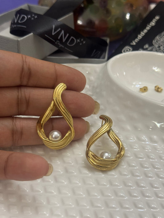 BEAUTIFUL PEARL STUDDED Earrings