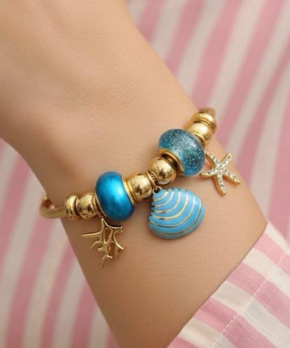 Charm sea shell bracelet